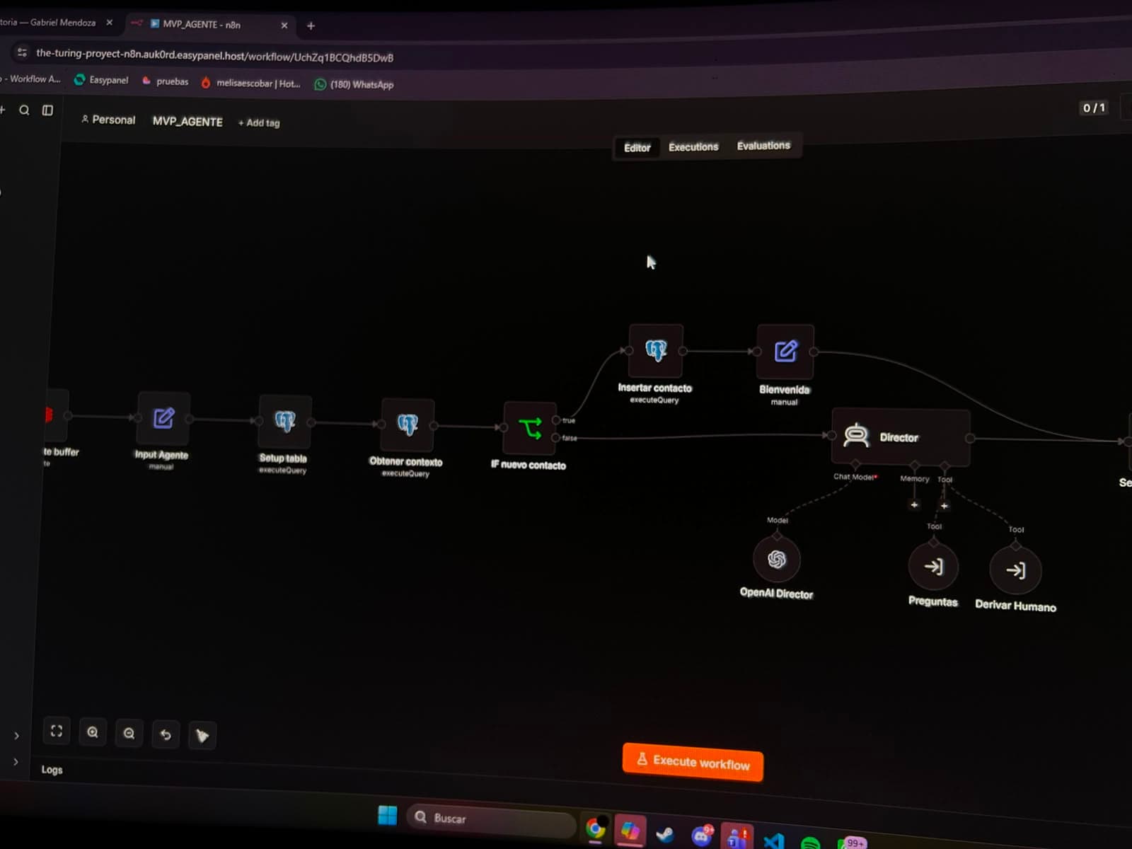 Un flujo de trabajo montado en n8n, con nodos de base de datos, un agente de IA y derivación a un humano